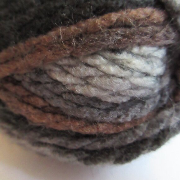 3 Skeins Loops & Threads Charisma 100% Acrylic Yarn #15 Ashes 5-Bulky 100g NWT - Picture 4 of 11